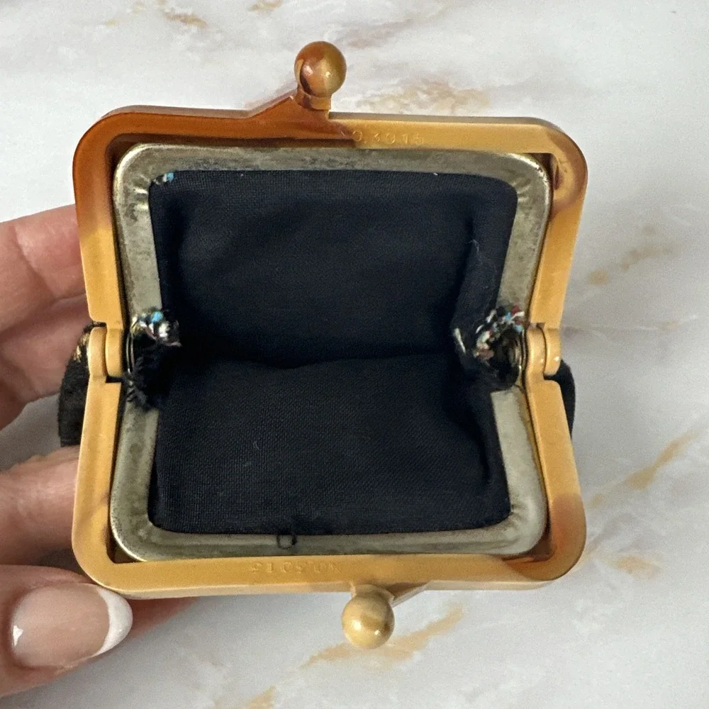 Vintage Petit Point Needlepoint Coin Purse Small Tapestry Roses Floral Pouch Sha - Picture 4 of 7